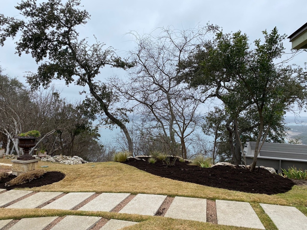 https://www.grassworksaustin.com/wp-content/uploads/2022/07/Austin-Landscape-Brown-mulch-Stump-removal-5.jpeg