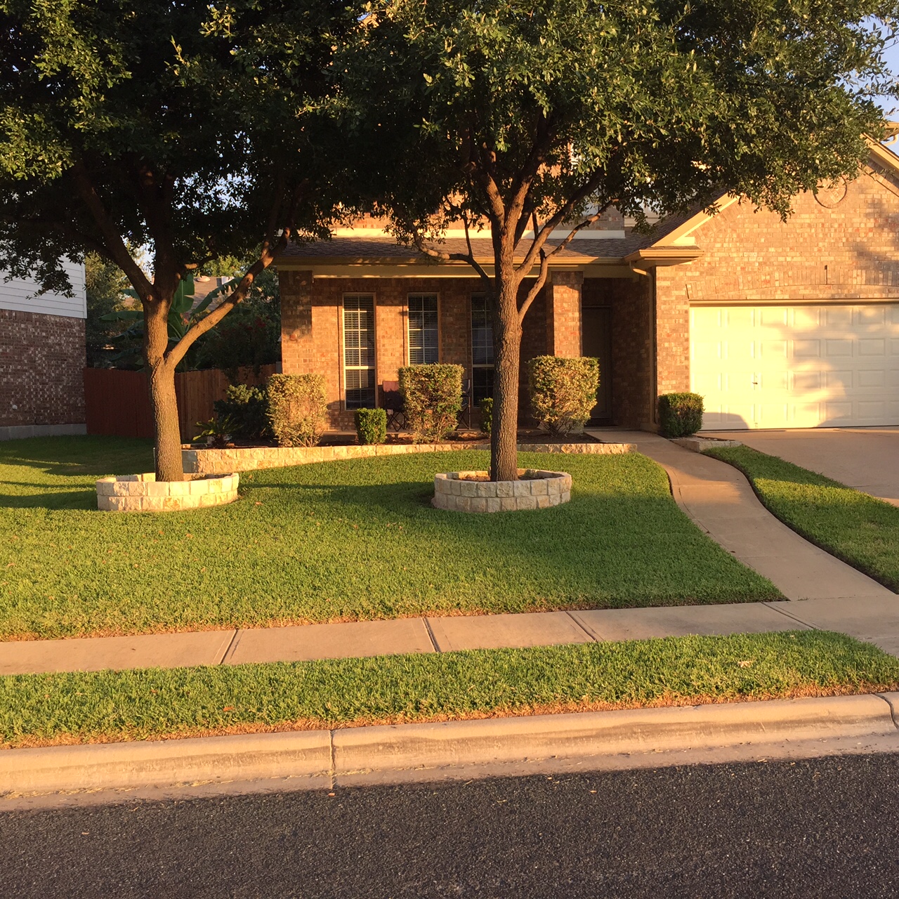 https://www.grassworksaustin.com/wp-content/uploads/2022/07/Grass-Works-Lawn-Care-Austin-Round-Rock-Lawn-Maintenance-3.jpg